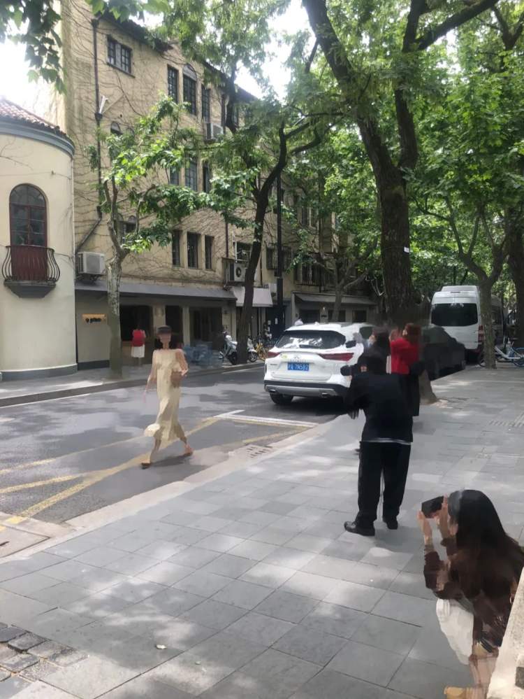 武康路129号蝴蝶结已被摘除,游客表示:阳台仍然很美