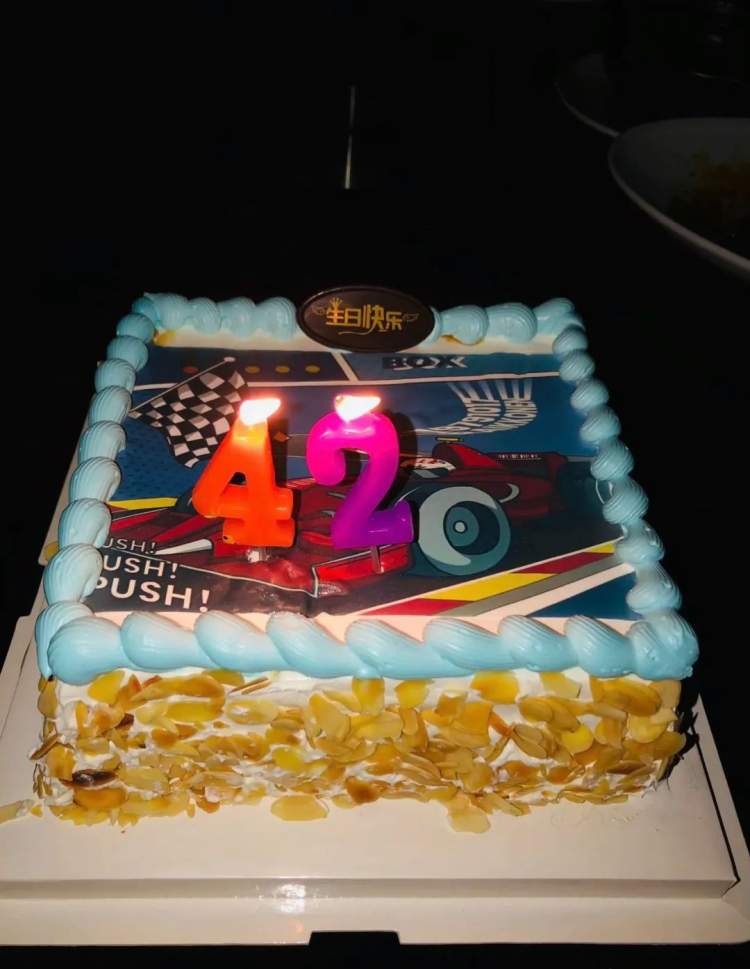莱科宁42岁生日 中国车迷组局吃了那么多蛋糕 内幕版传记明年上新