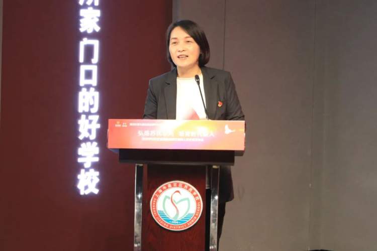 吴雪芬表示,校史作为宝贵的精神财富,不仅仅属于苏民学校,更属于整个