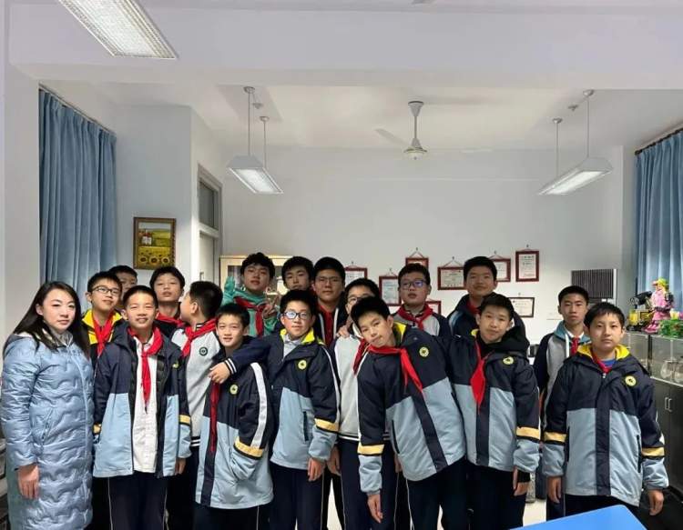 上海市铁岭中学"天创"智能机器人社团