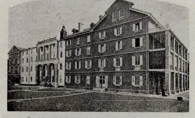 是上海最早的教会学校,被称为"西学东渐第一校";也是中国最早按西洋办