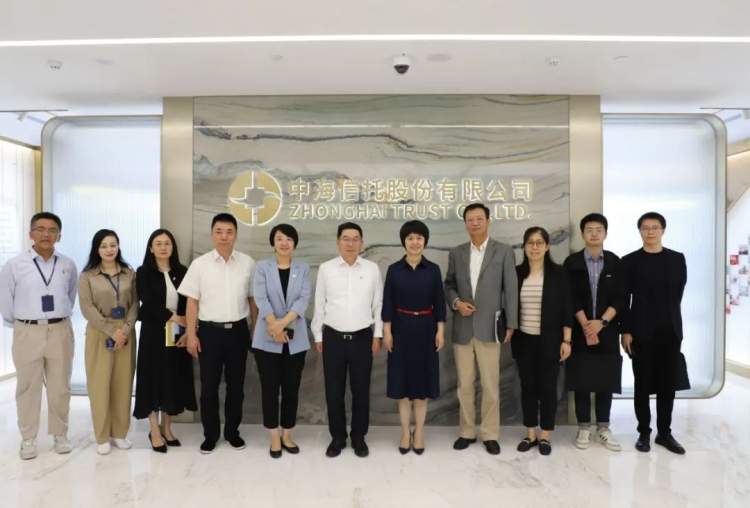 黄浦区委常委统战部部长卢正赴中海信托调研